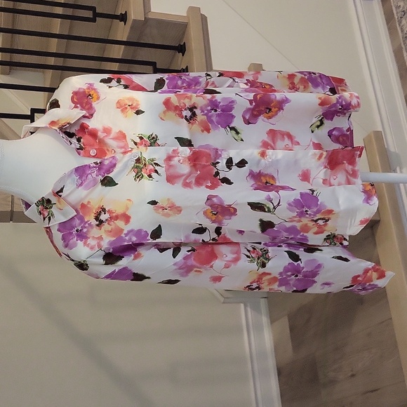 Brand New Floral Blouse - Picture 4 of 5